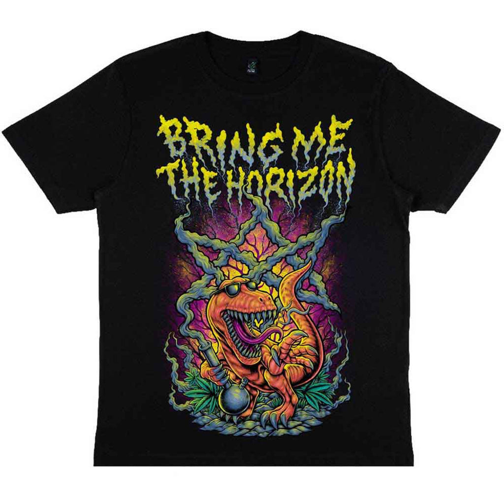 Camiseta Bring Me The Horizon – Smoking Dinosaur con un diseño original y atrevido que combina el arte alternativo con la energía del metal moderno. Ideal para fans del estilo rompedor de la banda británica.